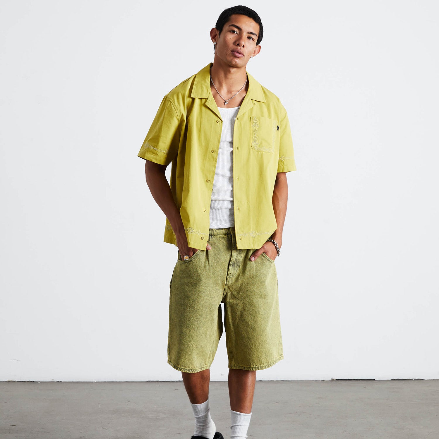 HUF (ハフ) Worldwide JP /TOPS & SHIRTS(トップス&シャツ)/ PINSTRIPE EMBROIDERED RESORT SHIRT商品 / AVOCADO
