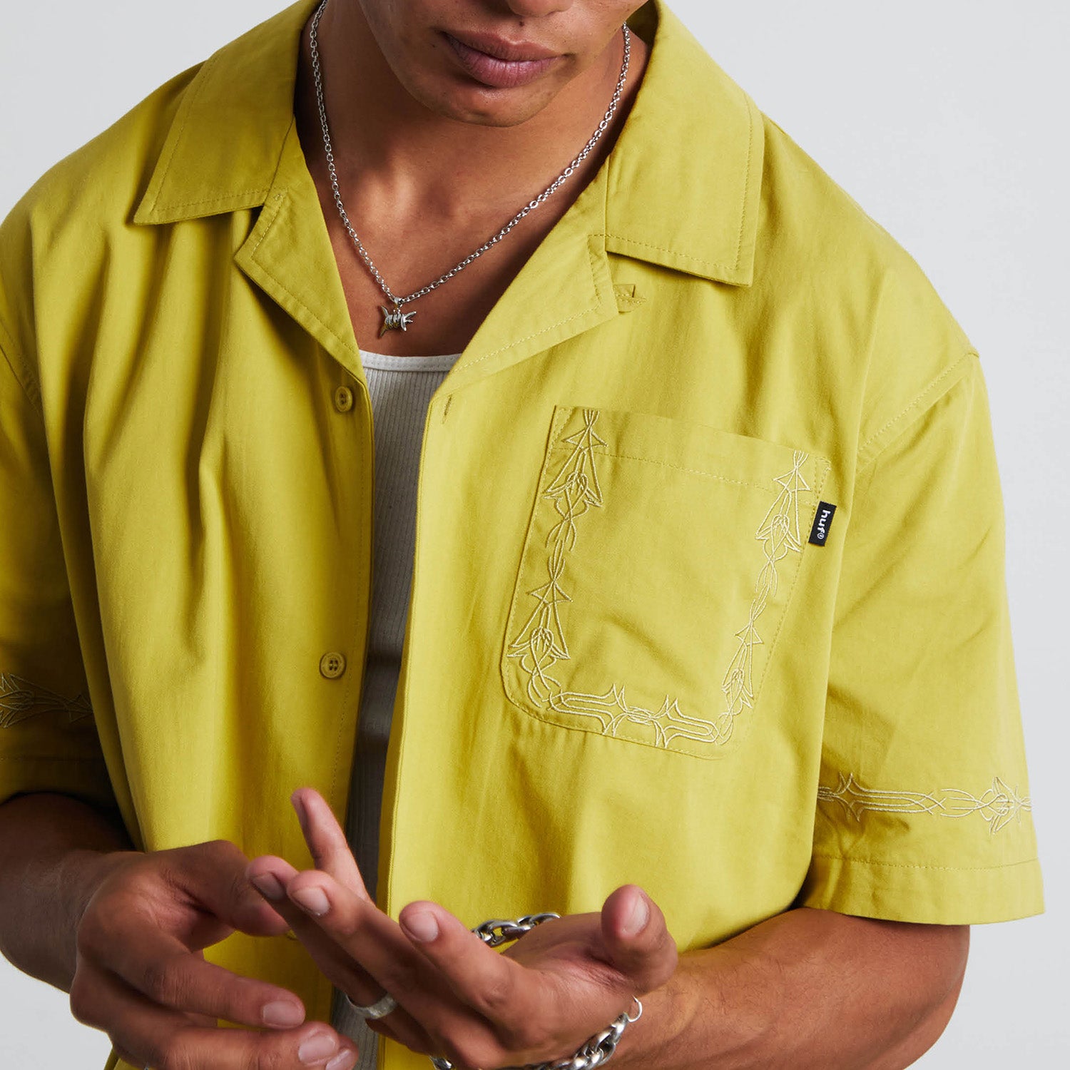 HUF (ハフ) Worldwide JP /TOPS & SHIRTS(トップス&シャツ)/ PINSTRIPE EMBROIDERED RESORT SHIRT商品 / AVOCADO