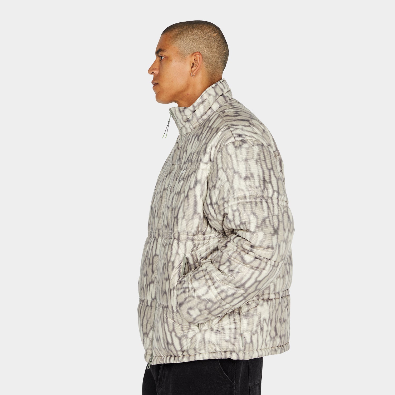 HUF (ハフ) Worldwide JP /JACKETS(ジャケット)/ 89 WARPED CAMO TYVEK PUFFER商品 / MUTED CAMO