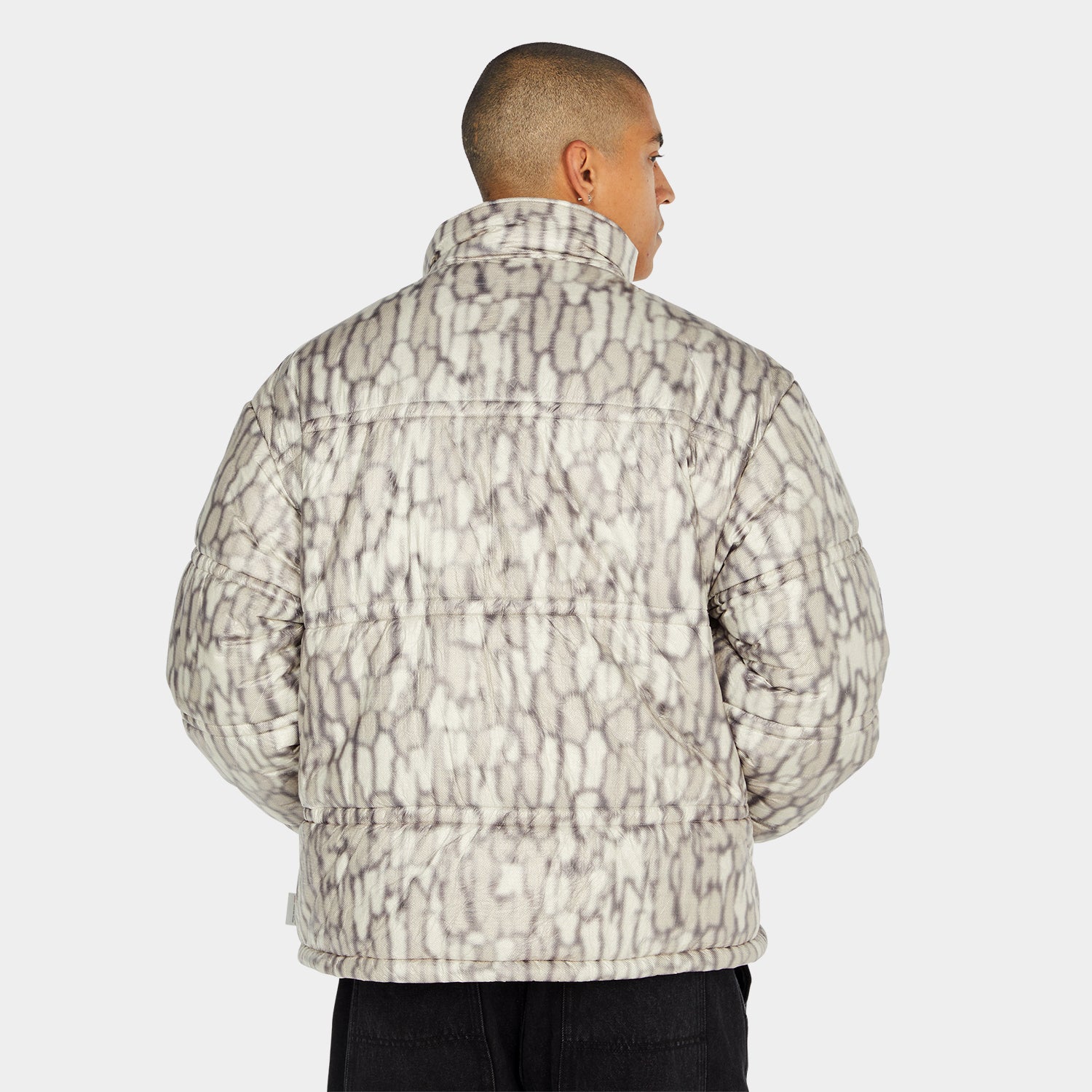 HUF (ハフ) Worldwide JP /JACKETS(ジャケット)/ 89 WARPED CAMO TYVEK PUFFER商品 / MUTED CAMO
