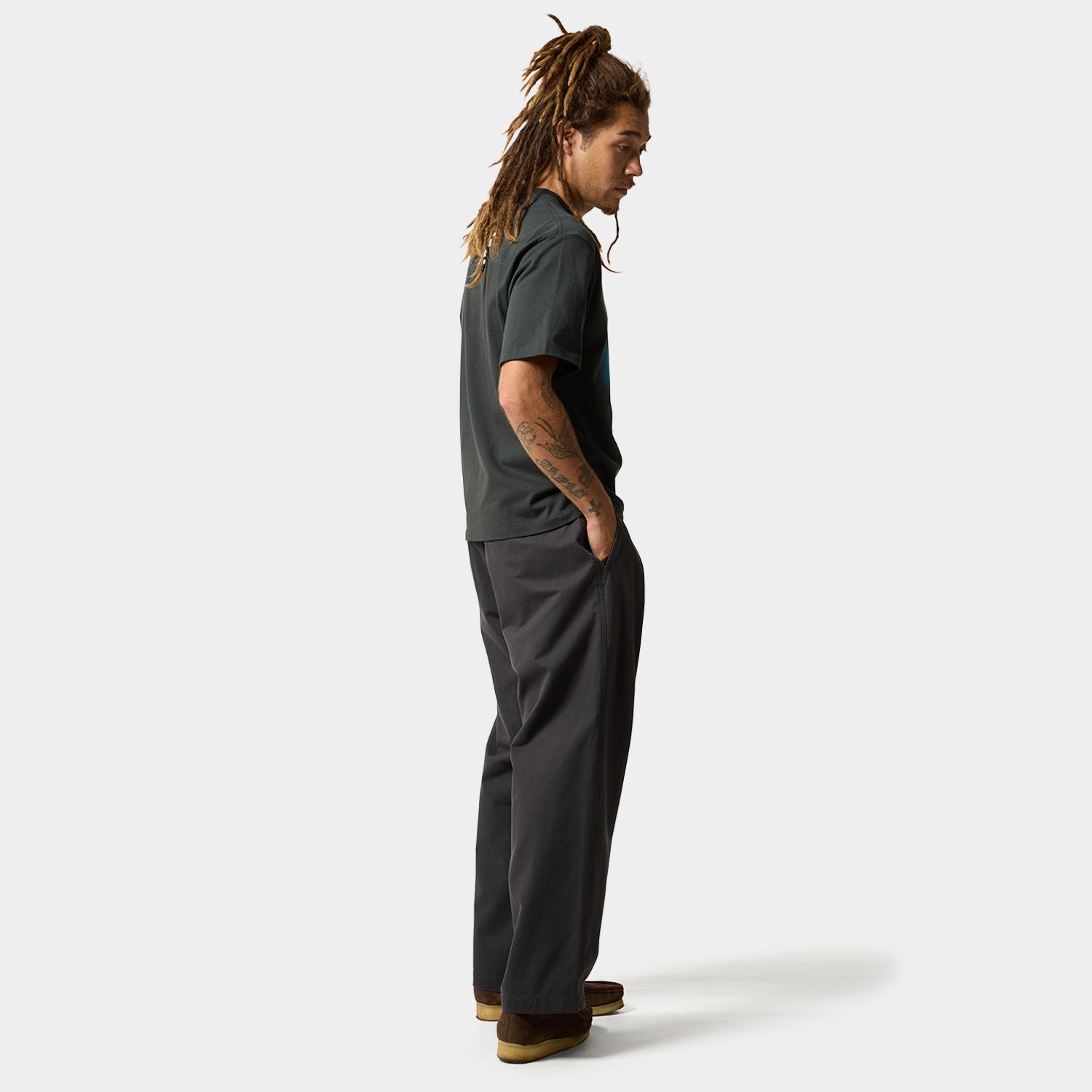 HUF (ハフ) Worldwide JP /PANTS(パンツ)/ HUF TWO TUCK TROUSER商品 / CHARCOAL GREY