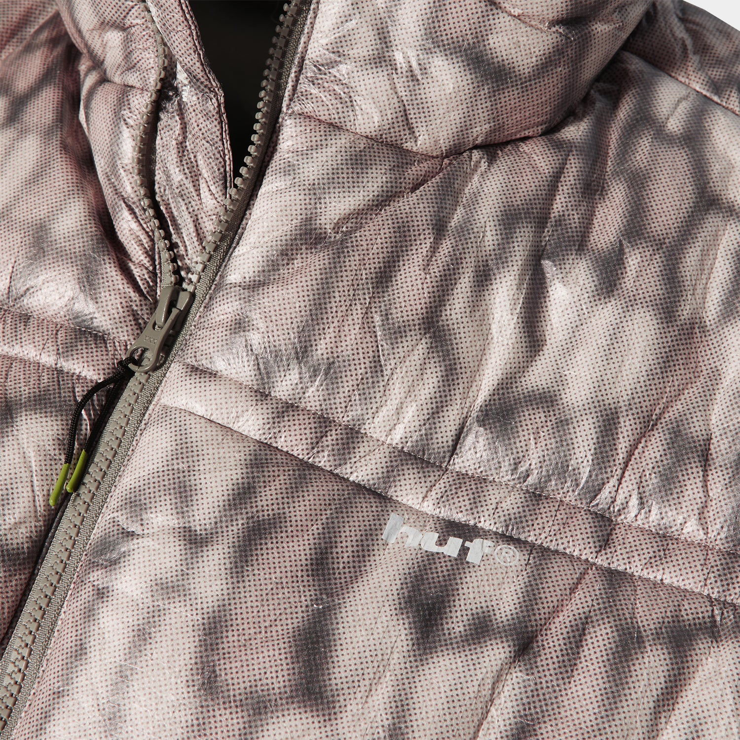 HUF (ハフ) Worldwide JP /JACKETS（ジャケット）/ 89 WARPED CAMO TYVEK PUFFER商品 / MUTED CAMO