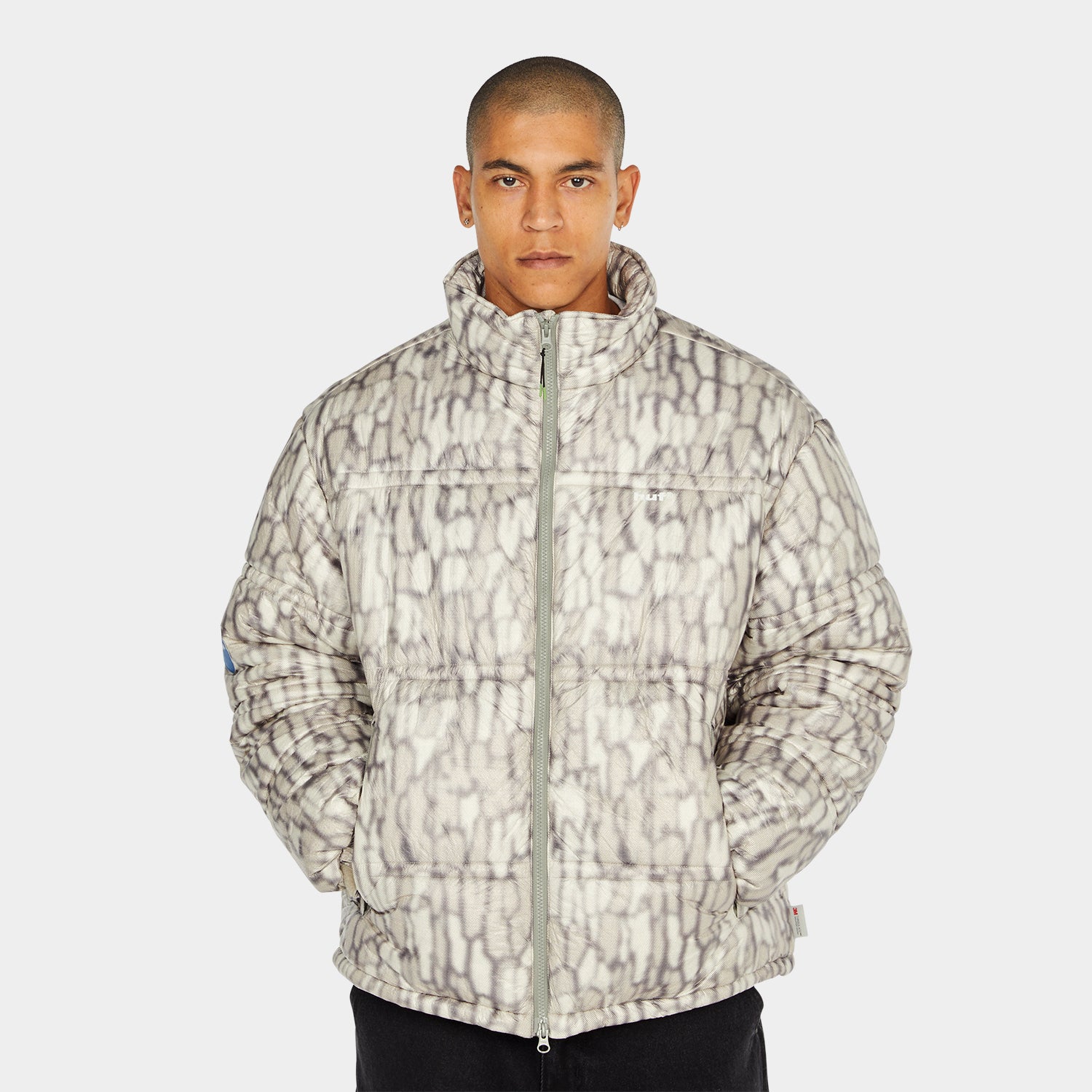HUF (ハフ) Worldwide JP /JACKETS（ジャケット）/ 89 WARPED CAMO TYVEK PUFFER商品 / MUTED CAMO