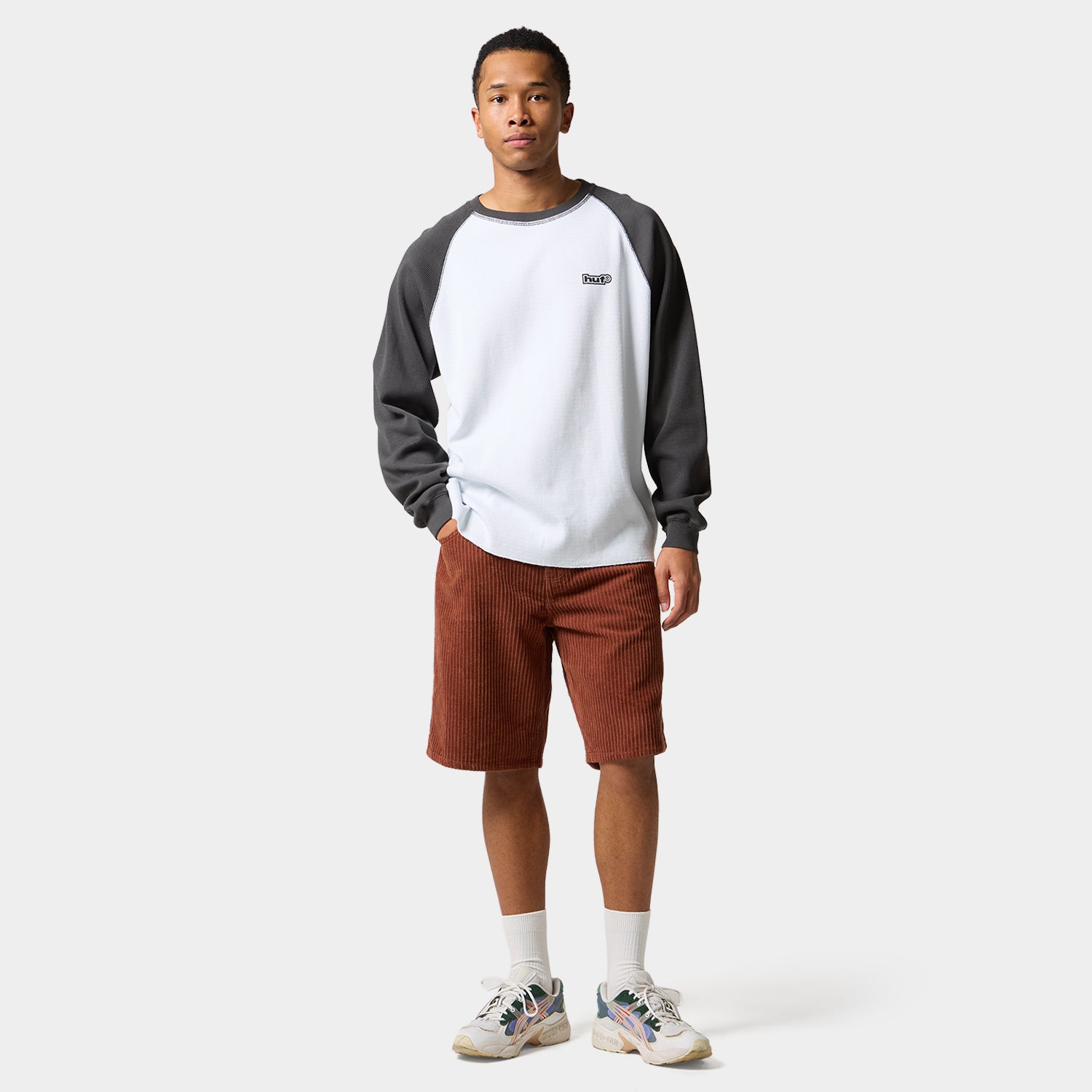 HUF (ハフ) Worldwide JP /TOPS & SHIRTS（トップス&シャツ）/ 89 OUTLINE LS RAGLAN商品 / BLACK