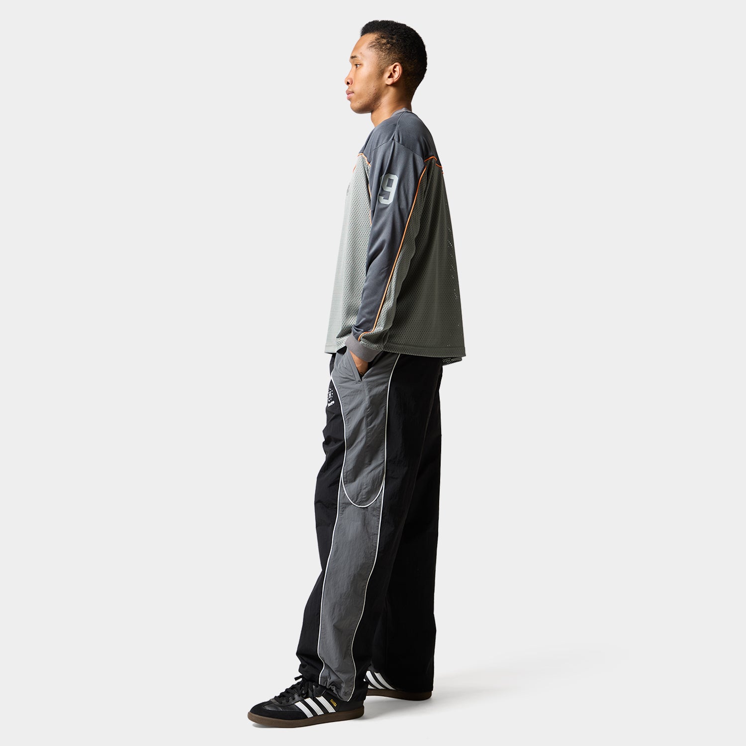 HUF (ハフ) Worldwide JP /TOPS & SHIRTS（トップス&シャツ）/ HUF eightynine FOOTBALL TOP商品 / NAVY