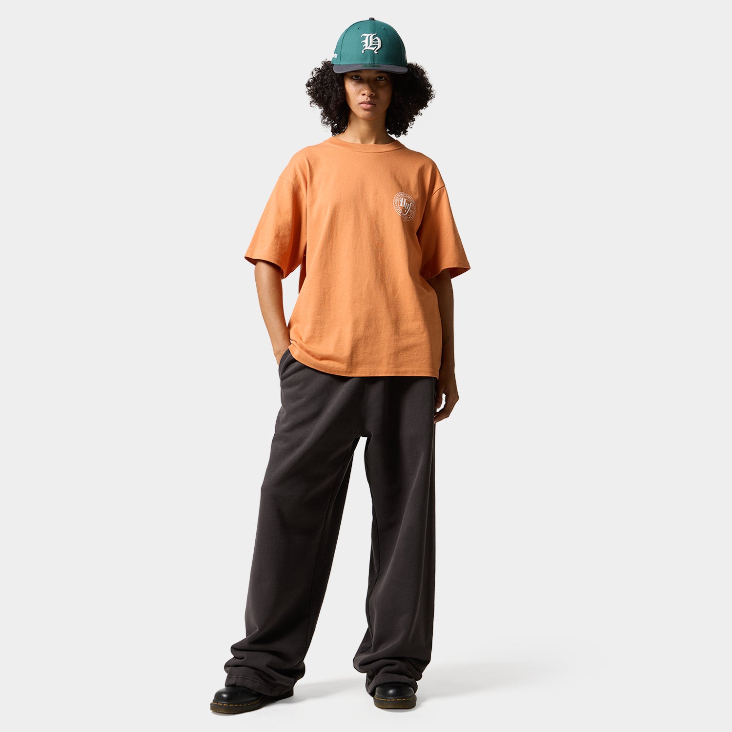 HUF (ハフ) Worldwide JP /T-SHIRTS（Tシャツ）/ SHARP SCRIPT TEE商品 / LT BLUE