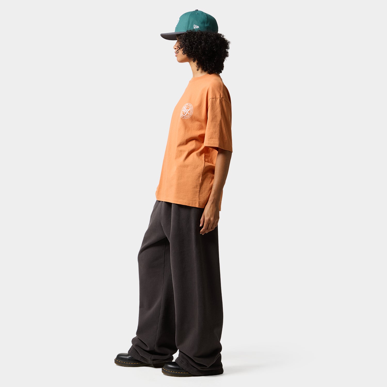 HUF (ハフ) Worldwide JP /T-SHIRTS（Tシャツ）/ SHARP SCRIPT TEE商品 / LT BLUE